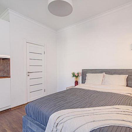 Appartamento Welcoming Studio In Historic Vilnius With Free Parking By Urban Rent Esterno foto