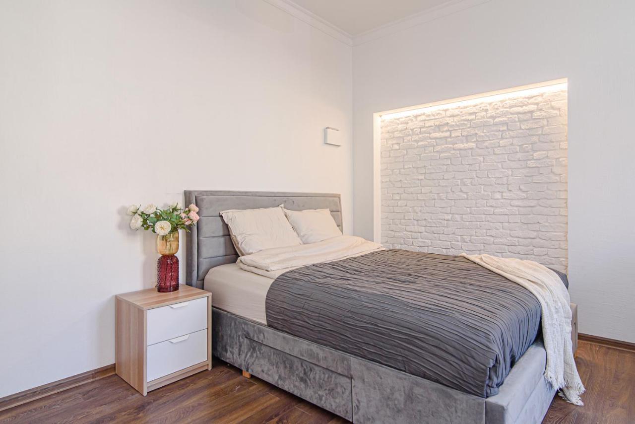 Appartamento Welcoming Studio In Historic Vilnius With Free Parking By Urban Rent Esterno foto