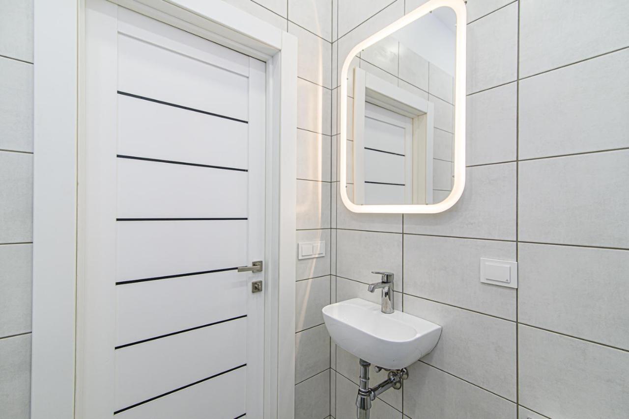 Appartamento Welcoming Studio In Historic Vilnius With Free Parking By Urban Rent Esterno foto